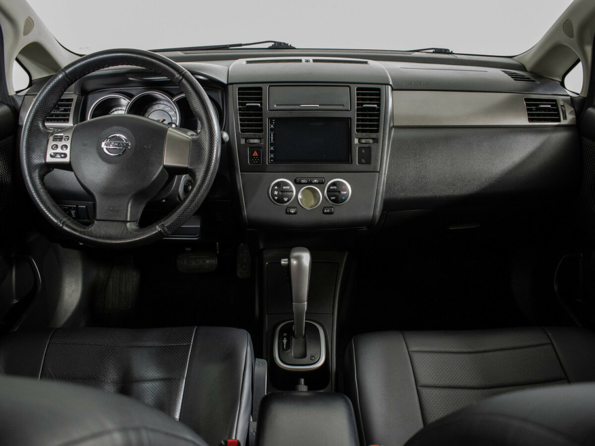 Nissan Tiida I Рестайлинг, 2013 Фото №11