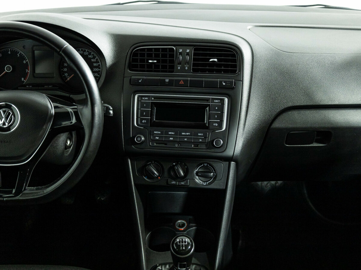 Volkswagen Polo V Рестайлинг, 2015 Фото №14